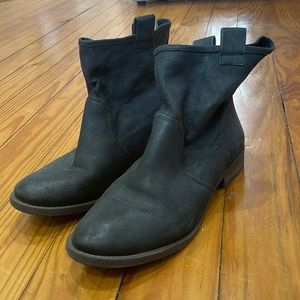 Women’s black ankle boots size 7.5